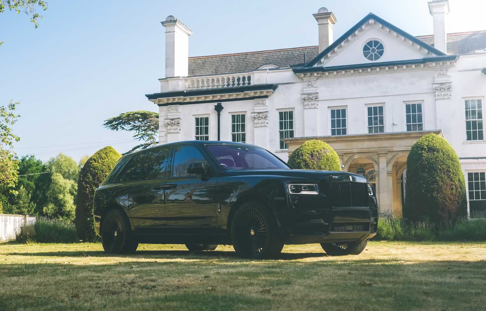 Black Badge Rolls-Royce Cullinan 3/4 front