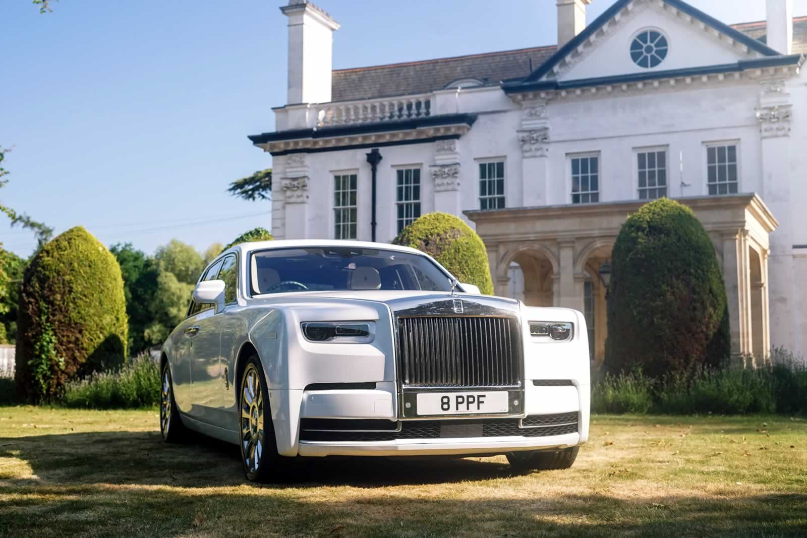 Rolls-Royce Phantom VIII (Eight) 3/4 front view