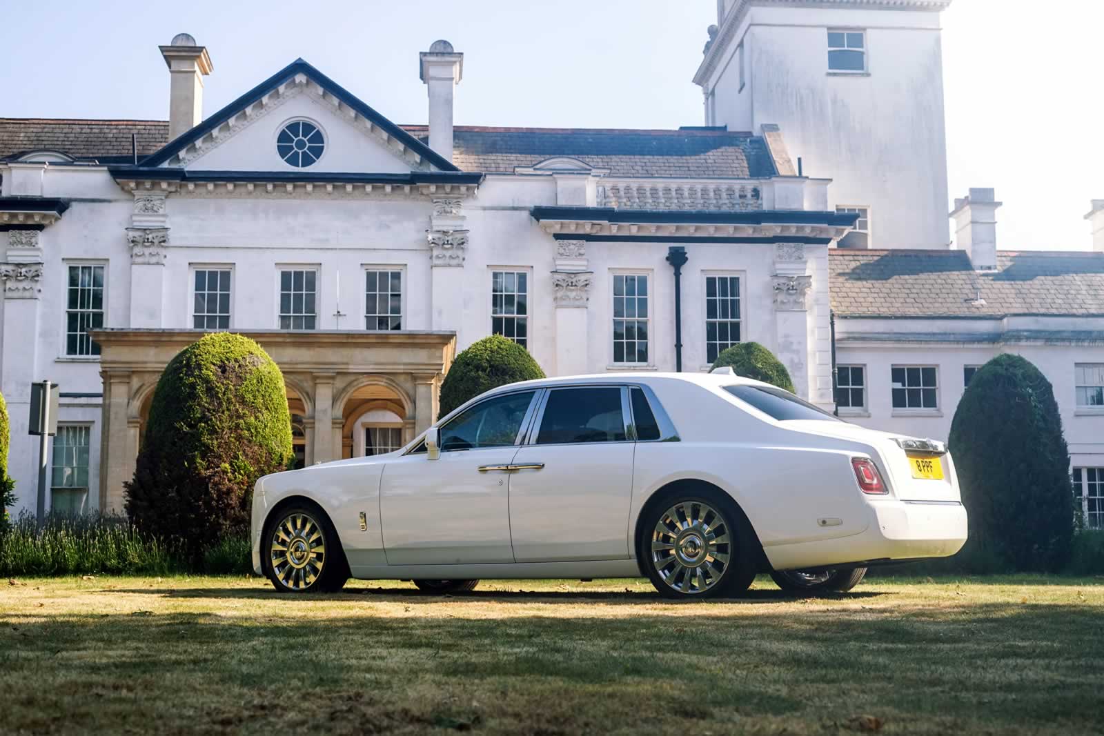 Rolls-Royce Phantom VIII (Eight) side rear angle