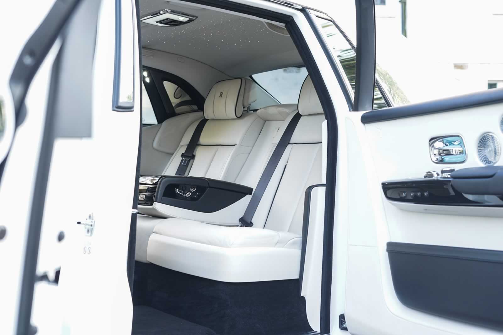 Rolls-Royce Phantom VIII (Eight) interior seating with central armrest down