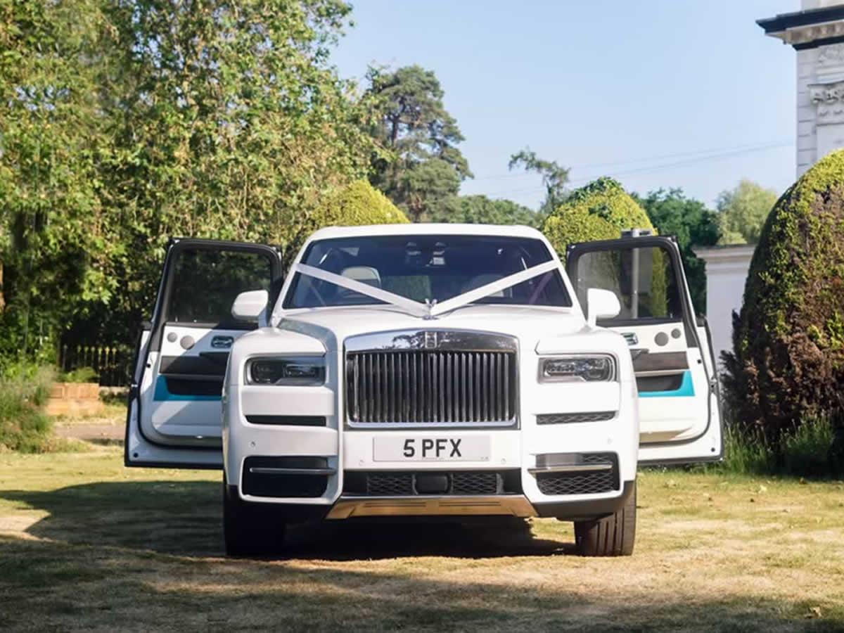 White Rolls-Royce Cullinan SUV